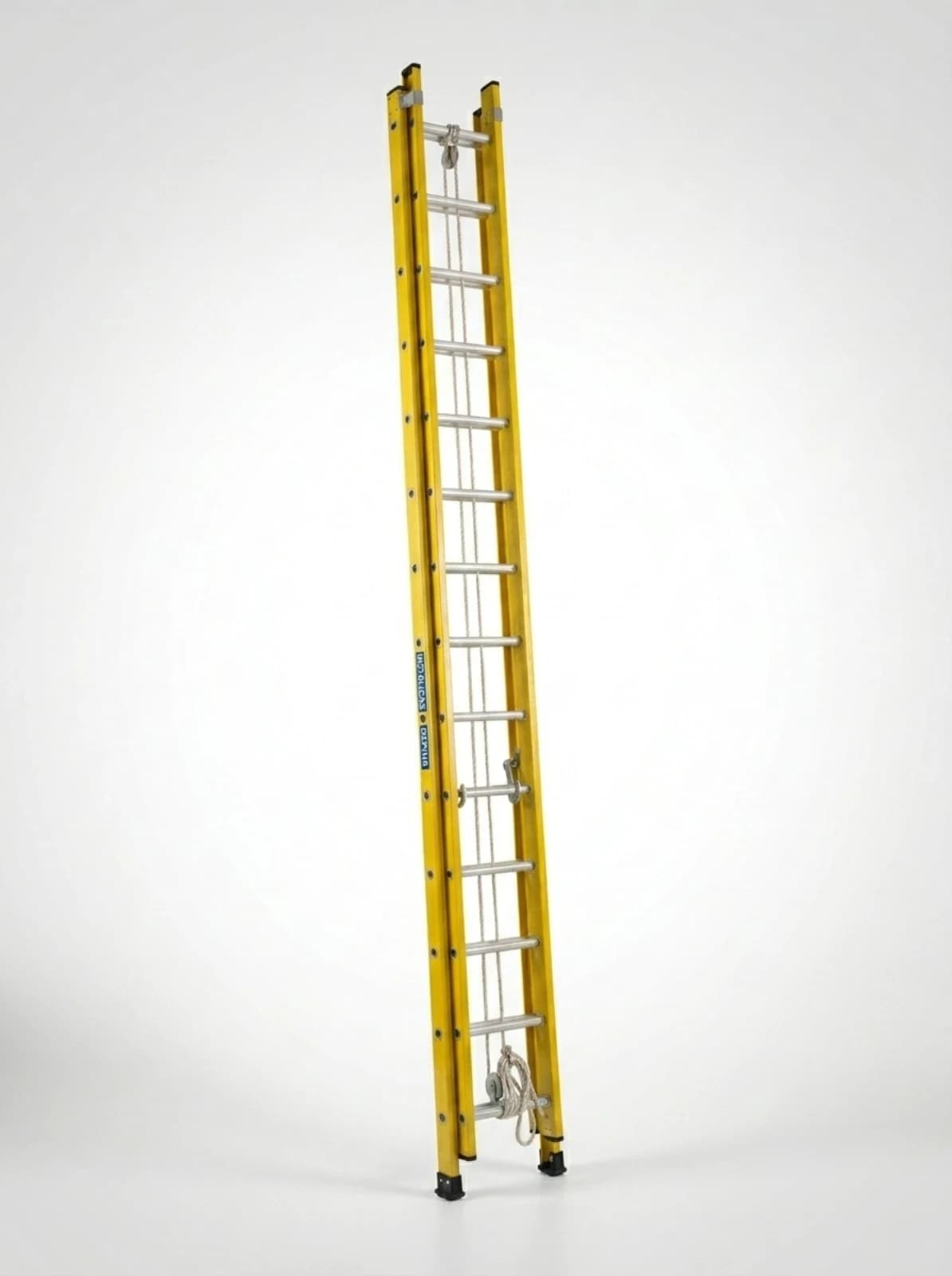 Escalera Tipo Extension Dielectrica de 4m a 8m — Escaleras en alquiler